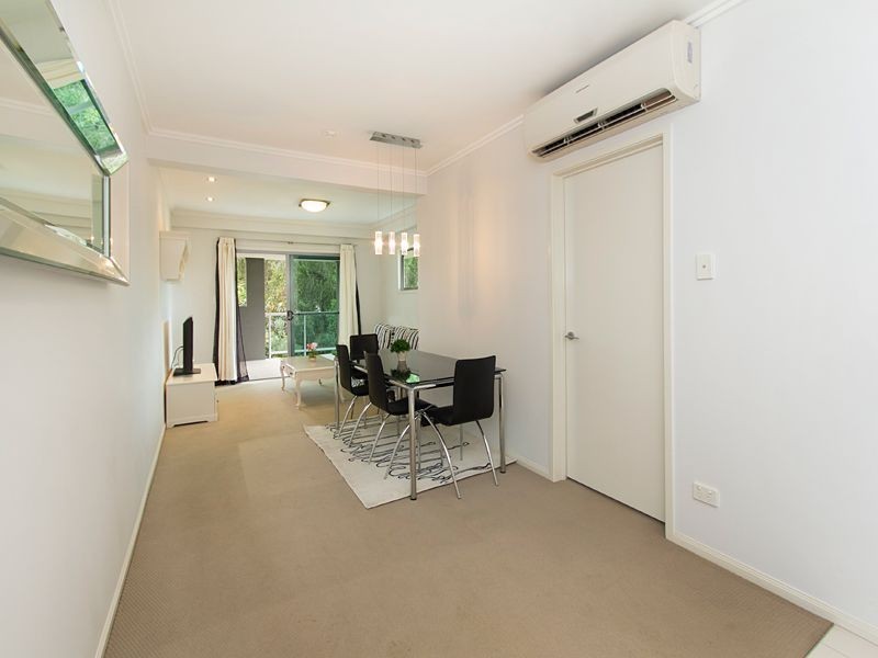 8/51 Lambert Road, Indooroopilly QLD 4068