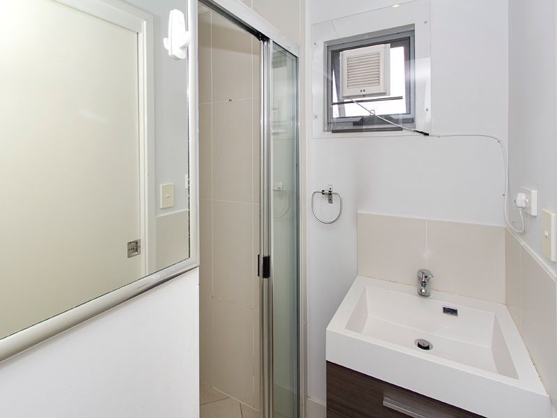 8/51 Lambert Road, Indooroopilly QLD 4068