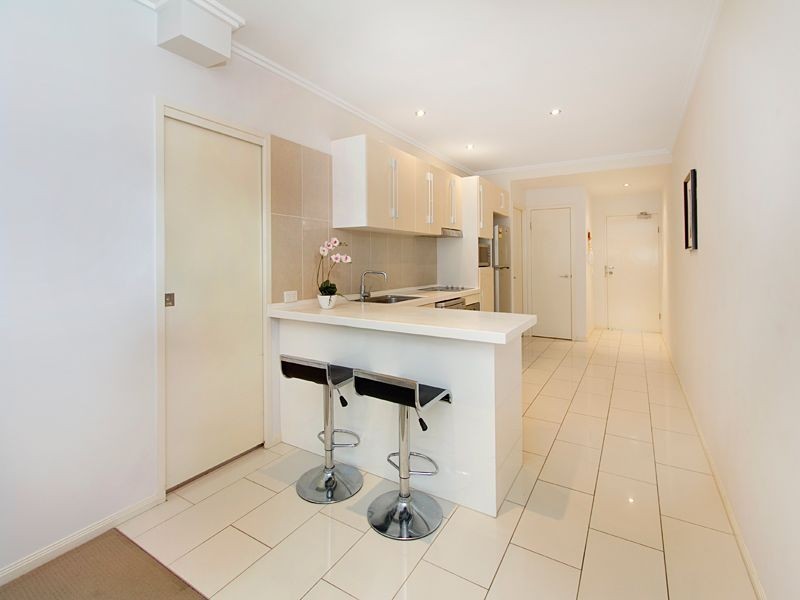 8/51 Lambert Road, Indooroopilly QLD 4068