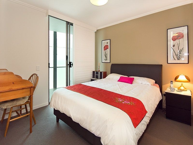 8/74 Dengate Lane, St Lucia QLD 4067