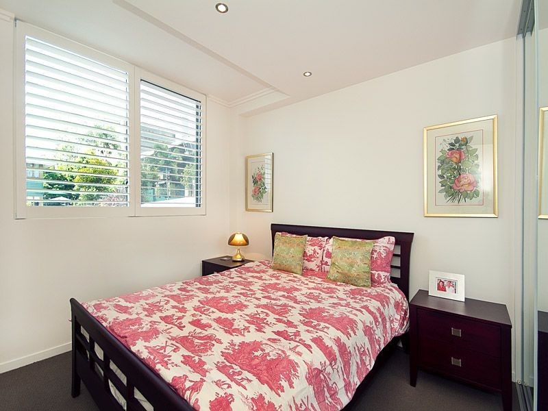 8/74 Dengate Lane, St Lucia QLD 4067