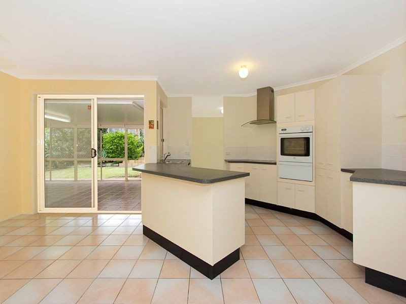 35 Campbell Crescent, Bellbowrie QLD 4070