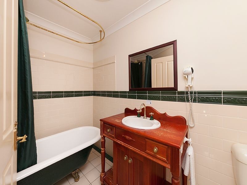 8/87 Russell Terrace, Indooroopilly QLD 4068