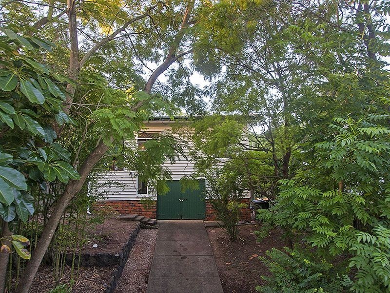 102 Ward Street, Indooroopilly QLD 4068