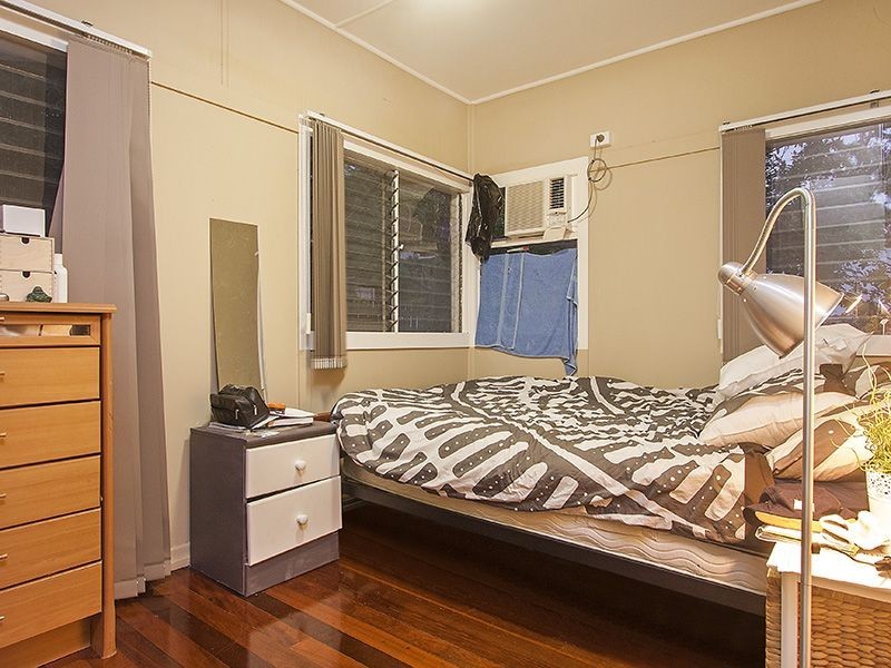 102 Ward Street, Indooroopilly QLD 4068