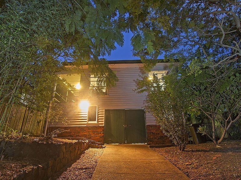 102 Ward Street, Indooroopilly QLD 4068