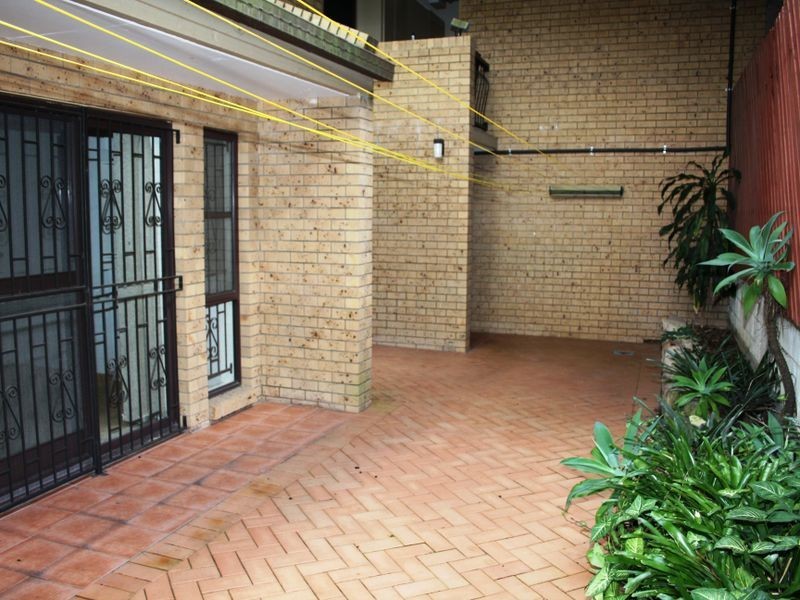 1/14 Bishop Street, St Lucia QLD 4067