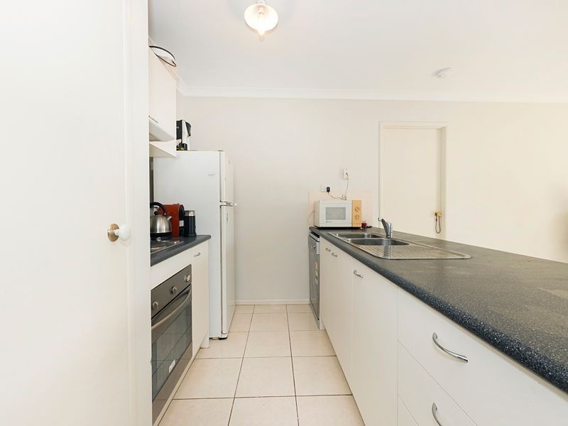 2/25 Golden Crest Place, Bellbowrie QLD 4070