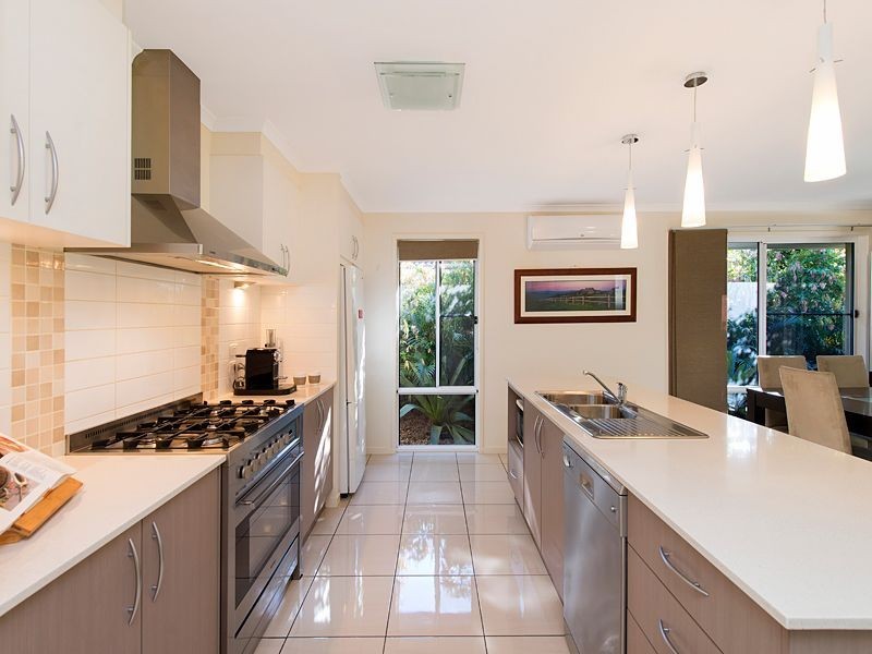 49 Westaway Crescent, Bellbowrie QLD 4070