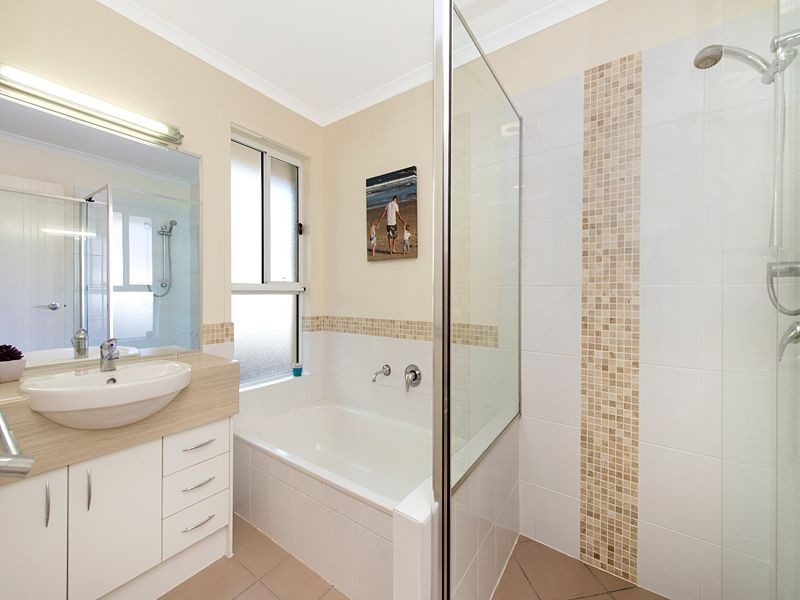 49 Westaway Crescent, Bellbowrie QLD 4070