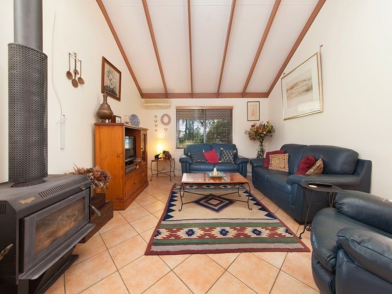 10 Hendos Place, Moggill QLD 4070