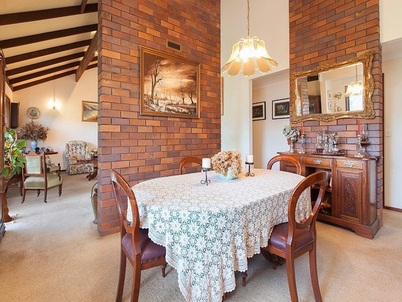 10 Hendos Place, Moggill QLD 4070