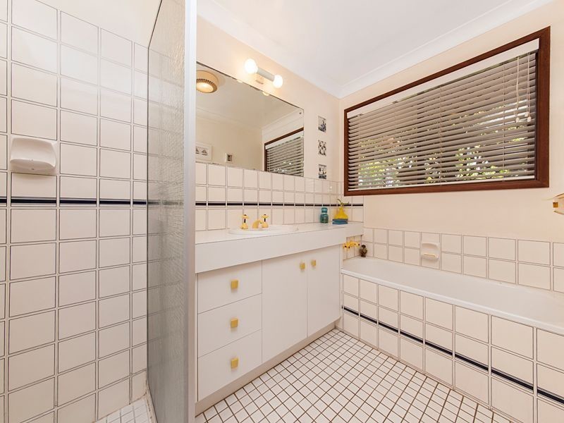 10 Hendos Place, Moggill QLD 4070