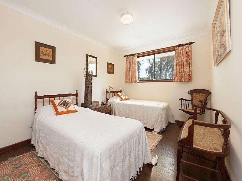 10 Hendos Place, Moggill QLD 4070