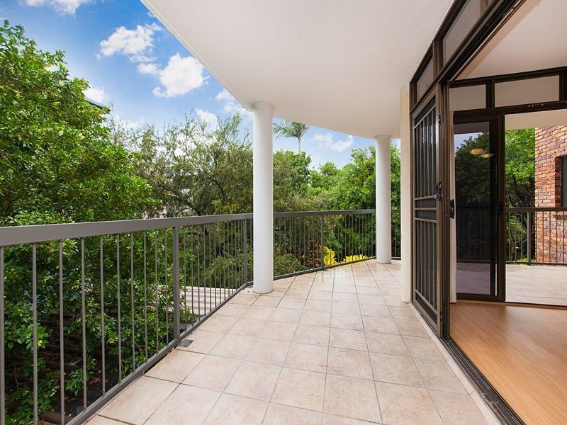 2/16 Foxton Street, Indooroopilly QLD 4068
