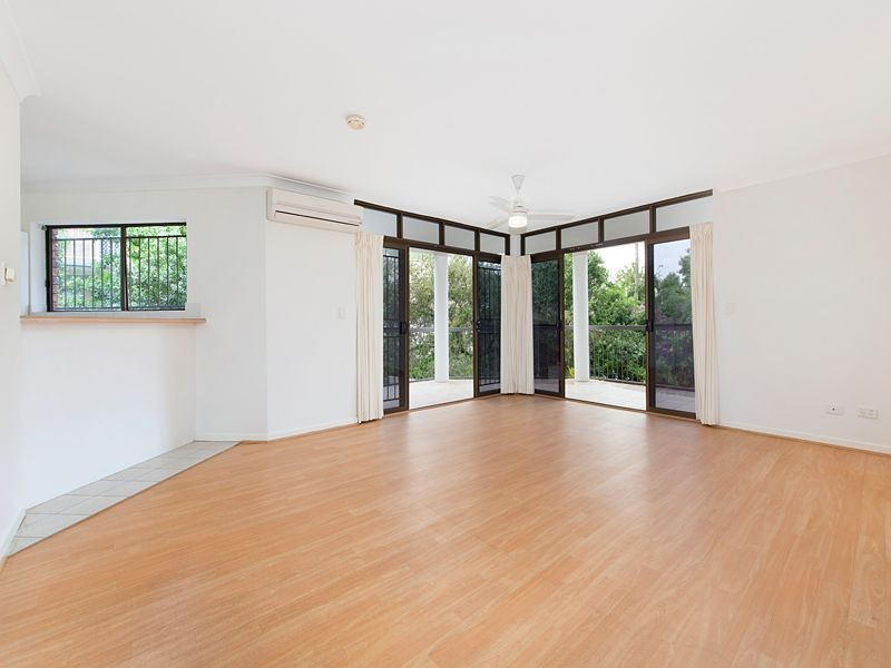 2/16 Foxton Street, Indooroopilly QLD 4068