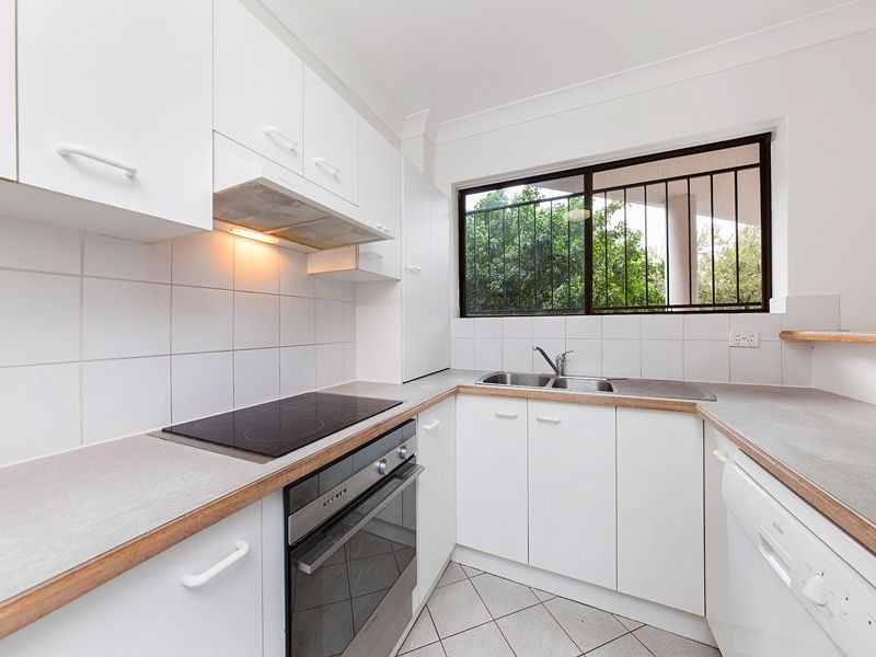 2/16 Foxton Street, Indooroopilly QLD 4068