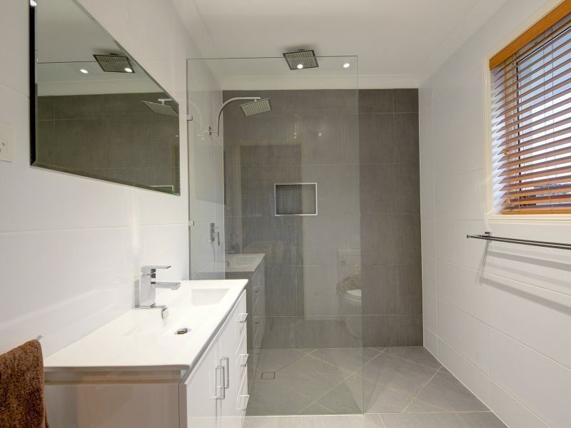 28 Mayfair Place, Moggill QLD 4070