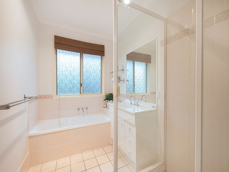 12 Dougy Place, Bellbowrie QLD 4070