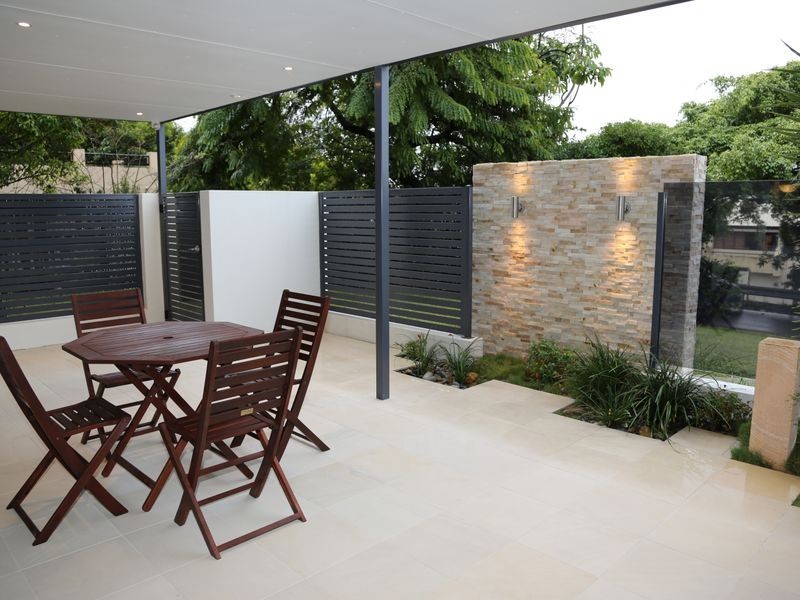 2/37 Sisley Street, St Lucia QLD 4067