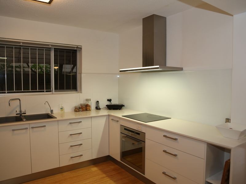 2/37 Sisley Street, St Lucia QLD 4067