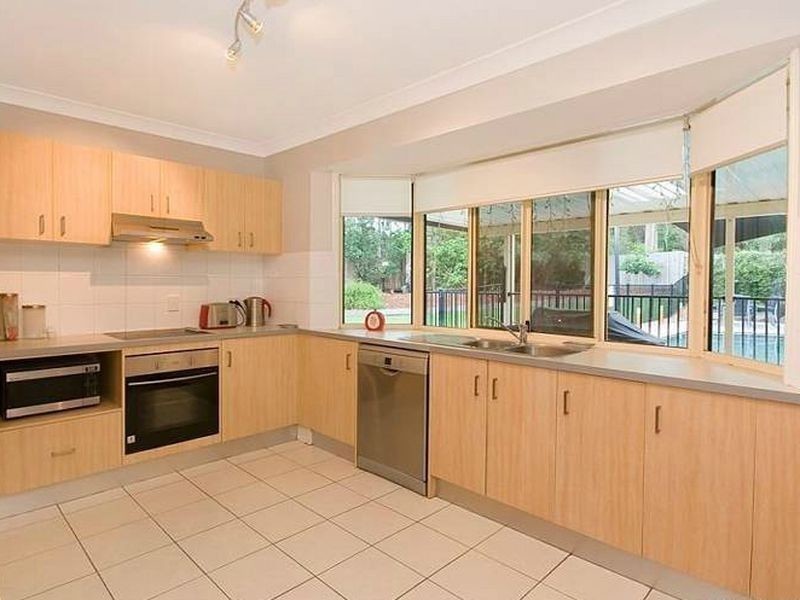 84 Salubris Place, Moggill QLD 4070