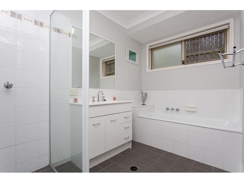 84 Salubris Place, Moggill QLD 4070