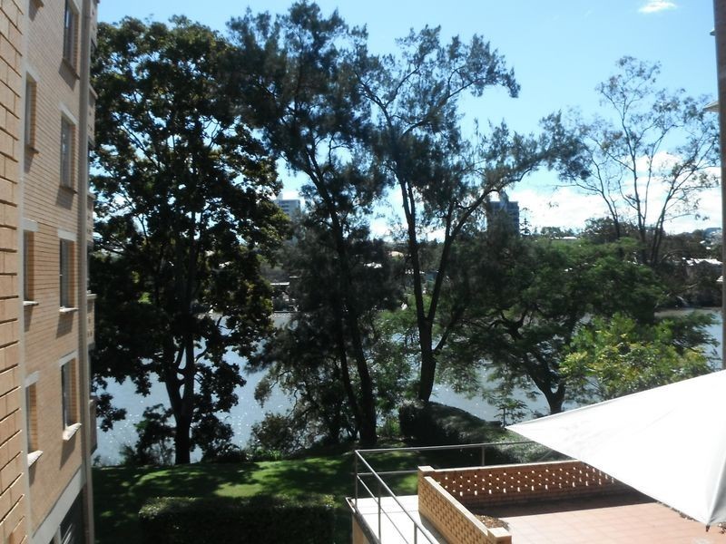 6/136 Macquarie Street, St Lucia QLD 4067