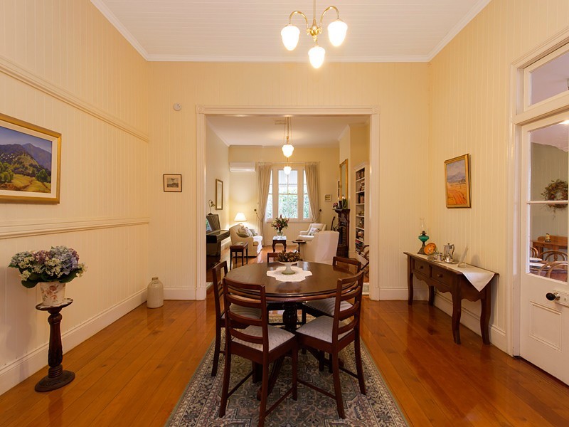 25 Rokeby Terrace, Taringa QLD 4068