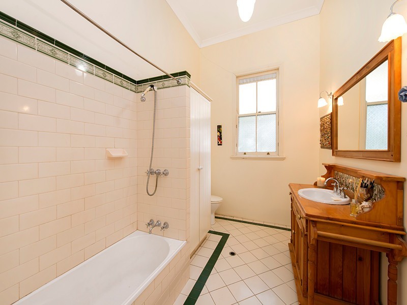 25 Rokeby Terrace, Taringa QLD 4068