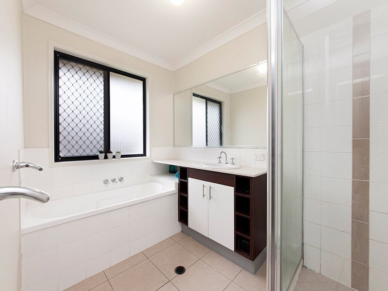 16 Zoe Place, Moggill QLD 4070
