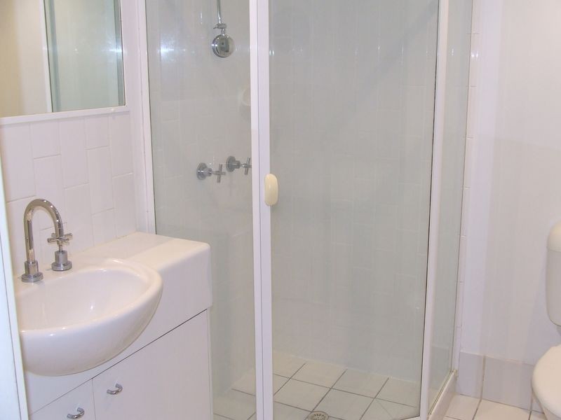 8/77 Sherwood Road, Toowong QLD 4066