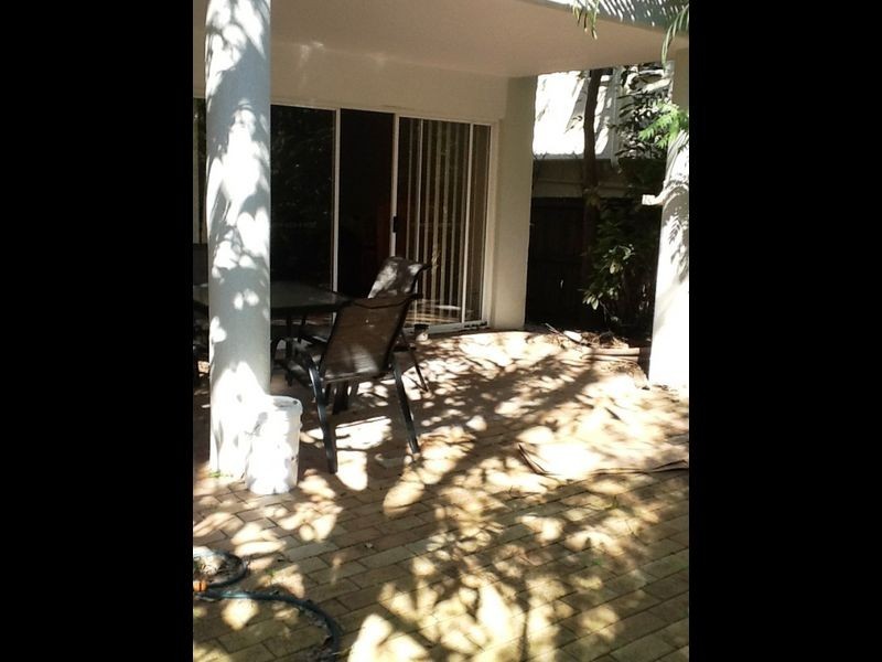 1/212 Sir Fred Schonell Drive, St Lucia QLD 4067