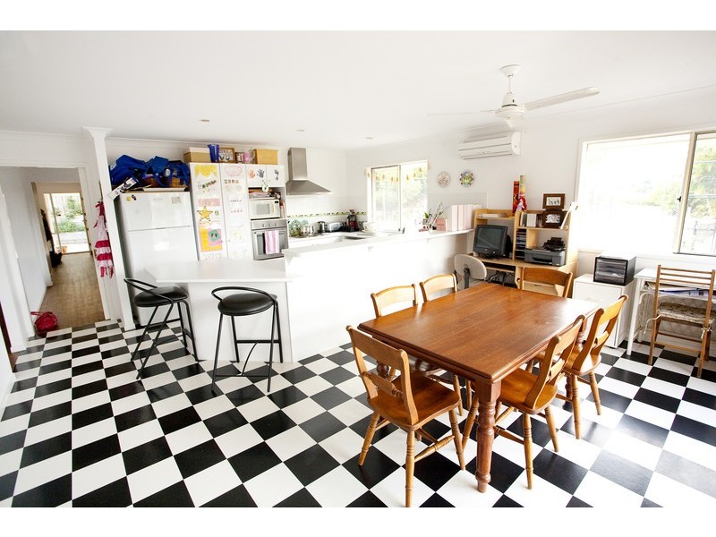 7 Pioneer Crescent, Bellbowrie QLD 4070