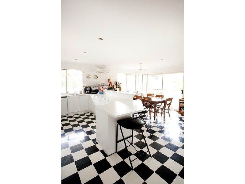 7 Pioneer Crescent, Bellbowrie QLD 4070