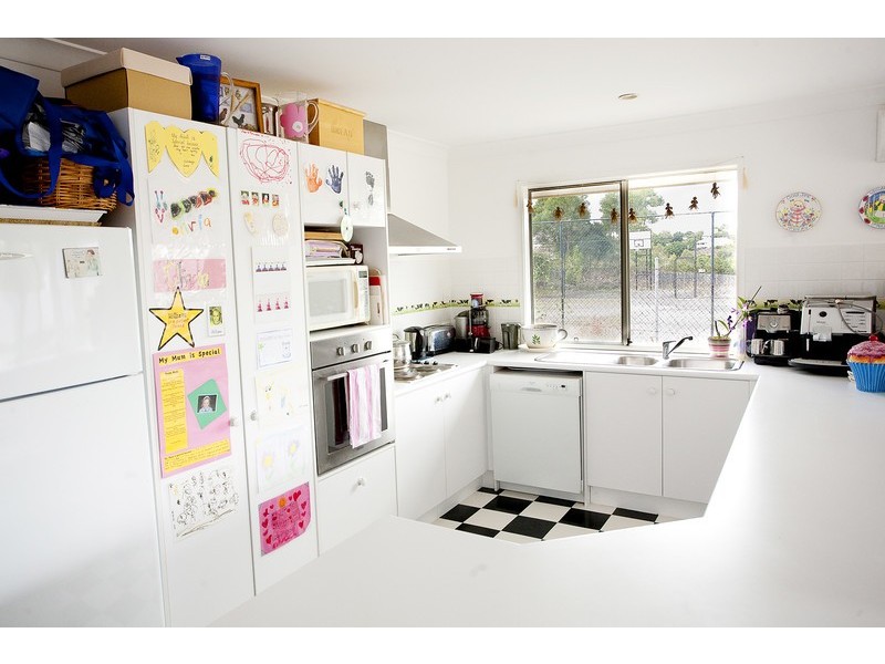 7 Pioneer Crescent, Bellbowrie QLD 4070