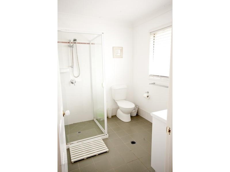 7 Pioneer Crescent, Bellbowrie QLD 4070