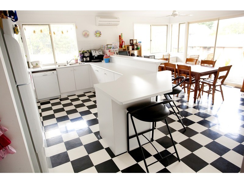 7 Pioneer Crescent, Bellbowrie QLD 4070