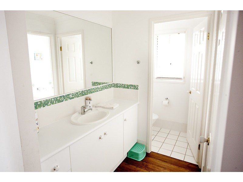 7 Pioneer Crescent, Bellbowrie QLD 4070