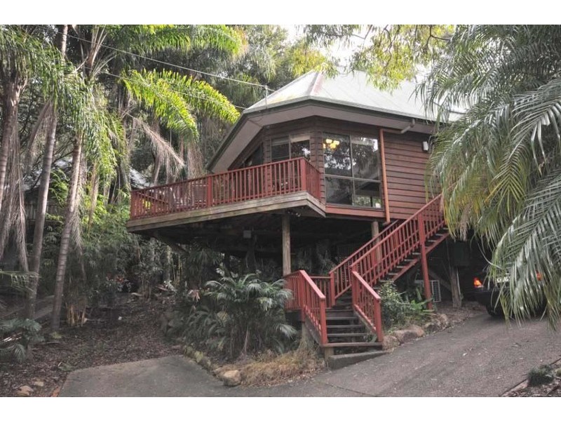 15 Dewrang Street, Chapel Hill QLD 4069