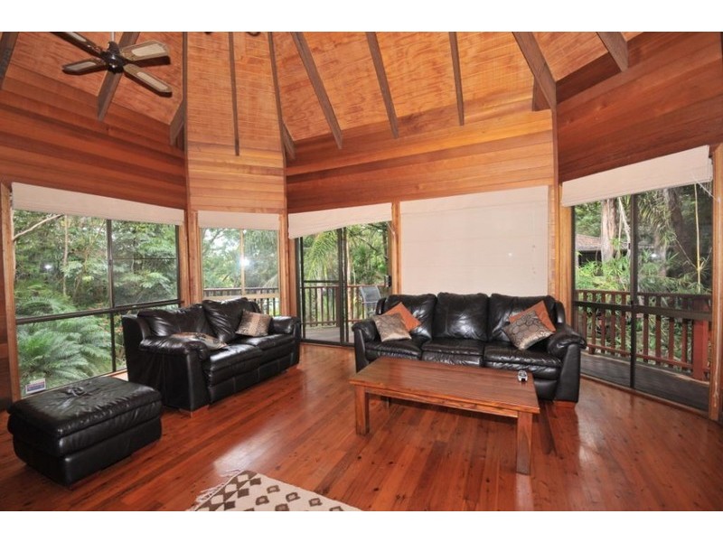 15 Dewrang Street, Chapel Hill QLD 4069