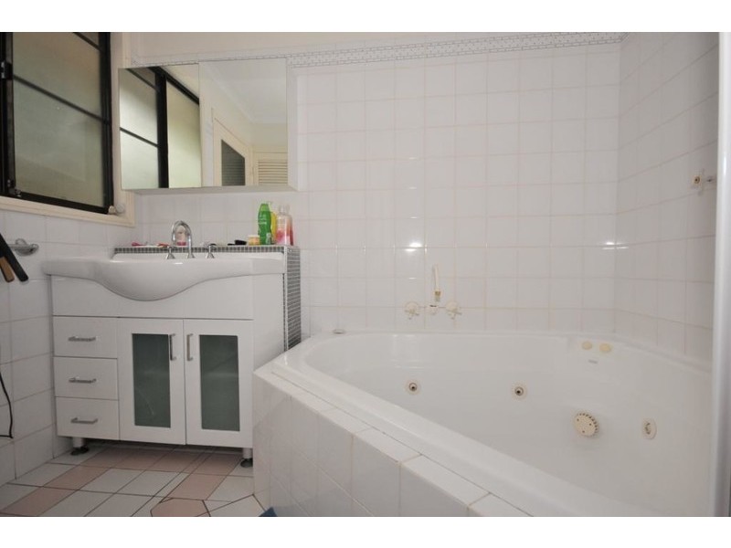 15 Dewrang Street, Chapel Hill QLD 4069