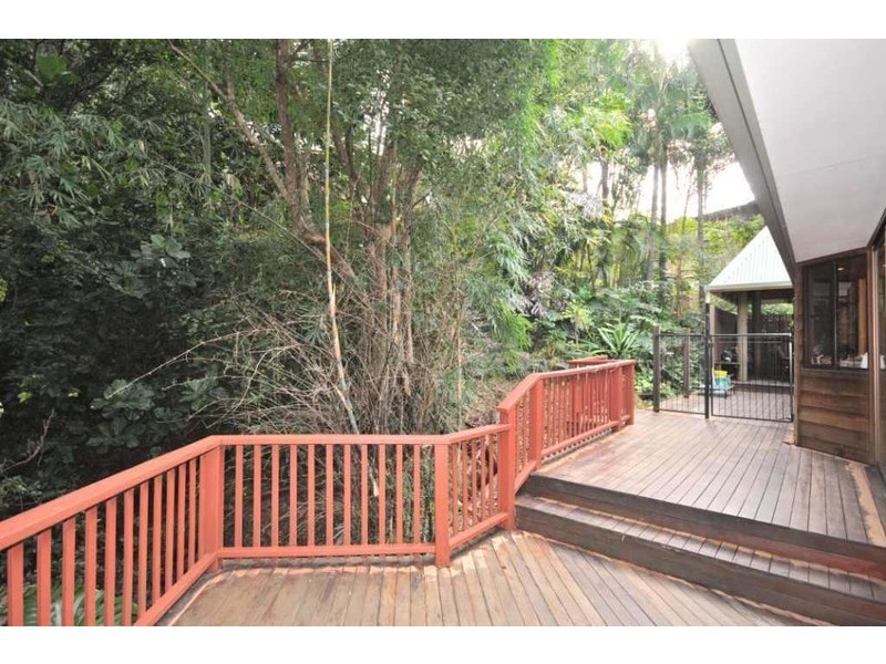15 Dewrang Street, Chapel Hill QLD 4069