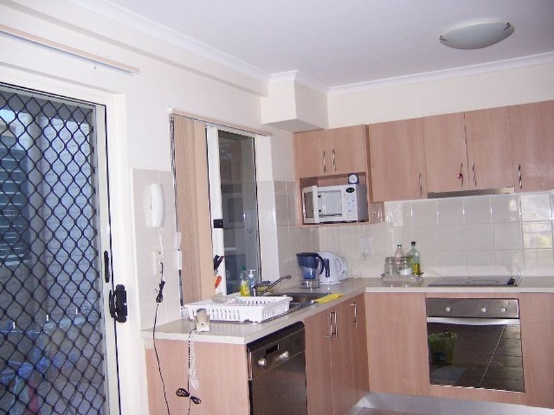 2/9 Railway Avenue, Indooroopilly QLD 4068