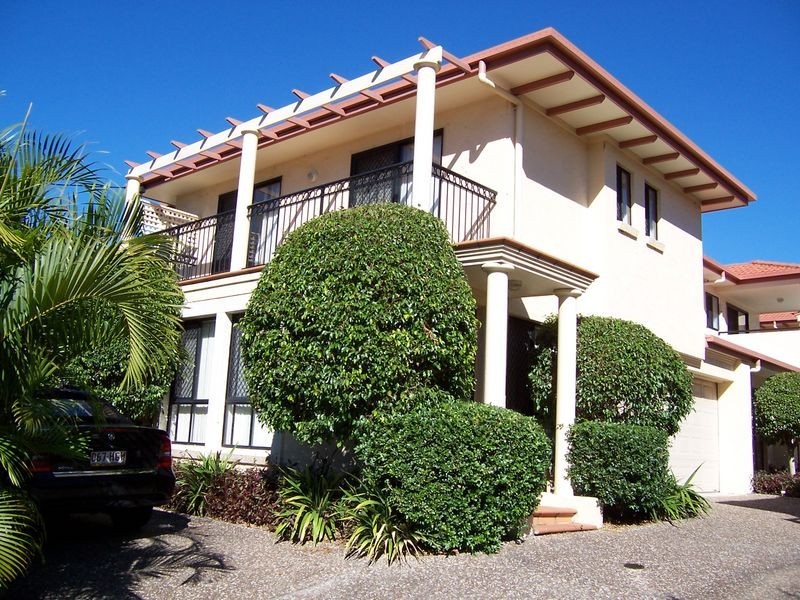 1/12 Grosvenor Road, Indooroopilly QLD 4068