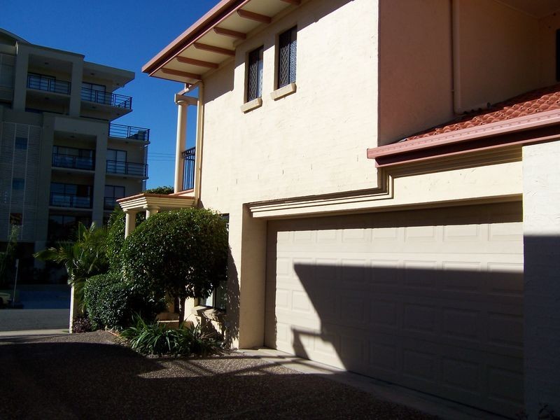 1/12 Grosvenor Road, Indooroopilly QLD 4068