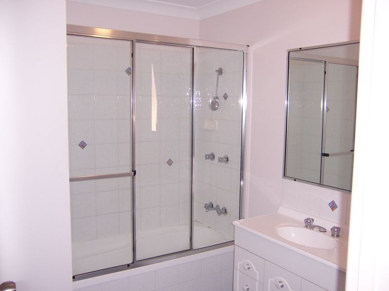 1/12 Grosvenor Road, Indooroopilly QLD 4068