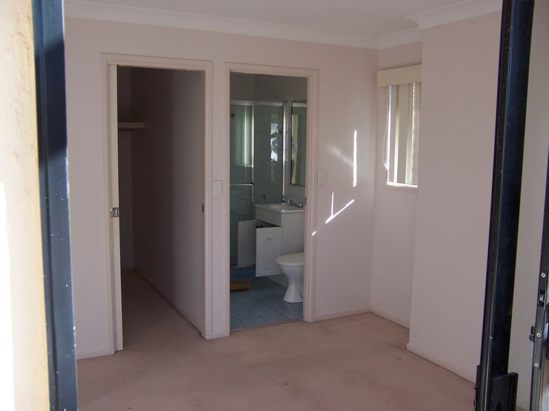 1/12 Grosvenor Road, Indooroopilly QLD 4068