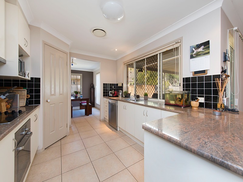 8 Kyecody Close, Moggill QLD 4070