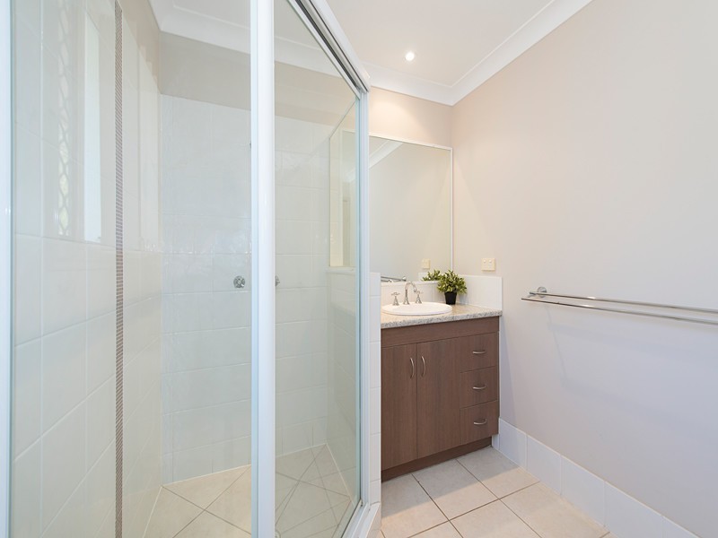 8 Kyecody Close, Moggill QLD 4070